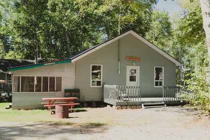 Chalets et emplacements au camping Remigny