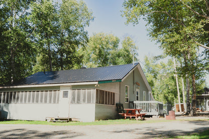 Chalets et emplacements au camping Remigny